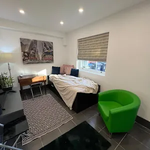 Modern Flat In By Windsor Castle, Staines-upon-thames And Heathrow Airport Apartment