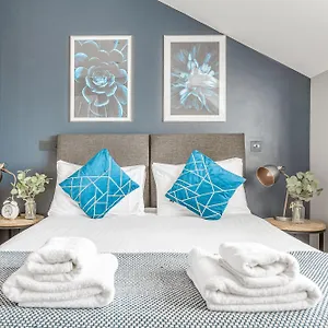 Stylish 1 Bed , , Pkg, Perfect For Long Apartment