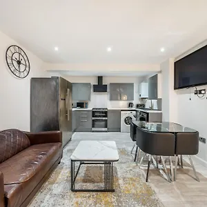 Two Bed In The Heart Of Apartment